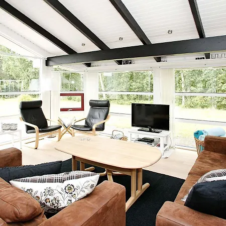 Three-bedroom Holiday In 4 * הלס