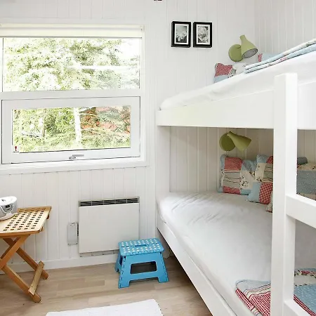 Three-bedroom Holiday In 4 *