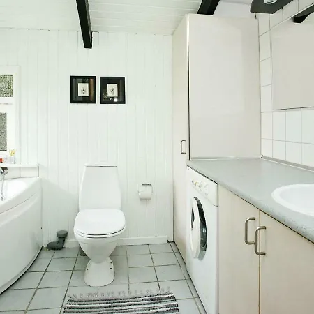 בית נופש Three-bedroom Holiday In 4 הלס