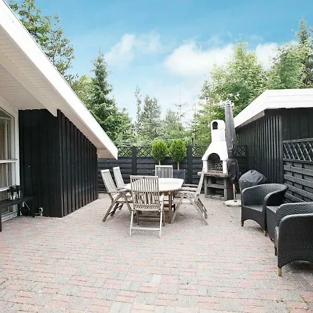 Three-bedroom Holiday In 4